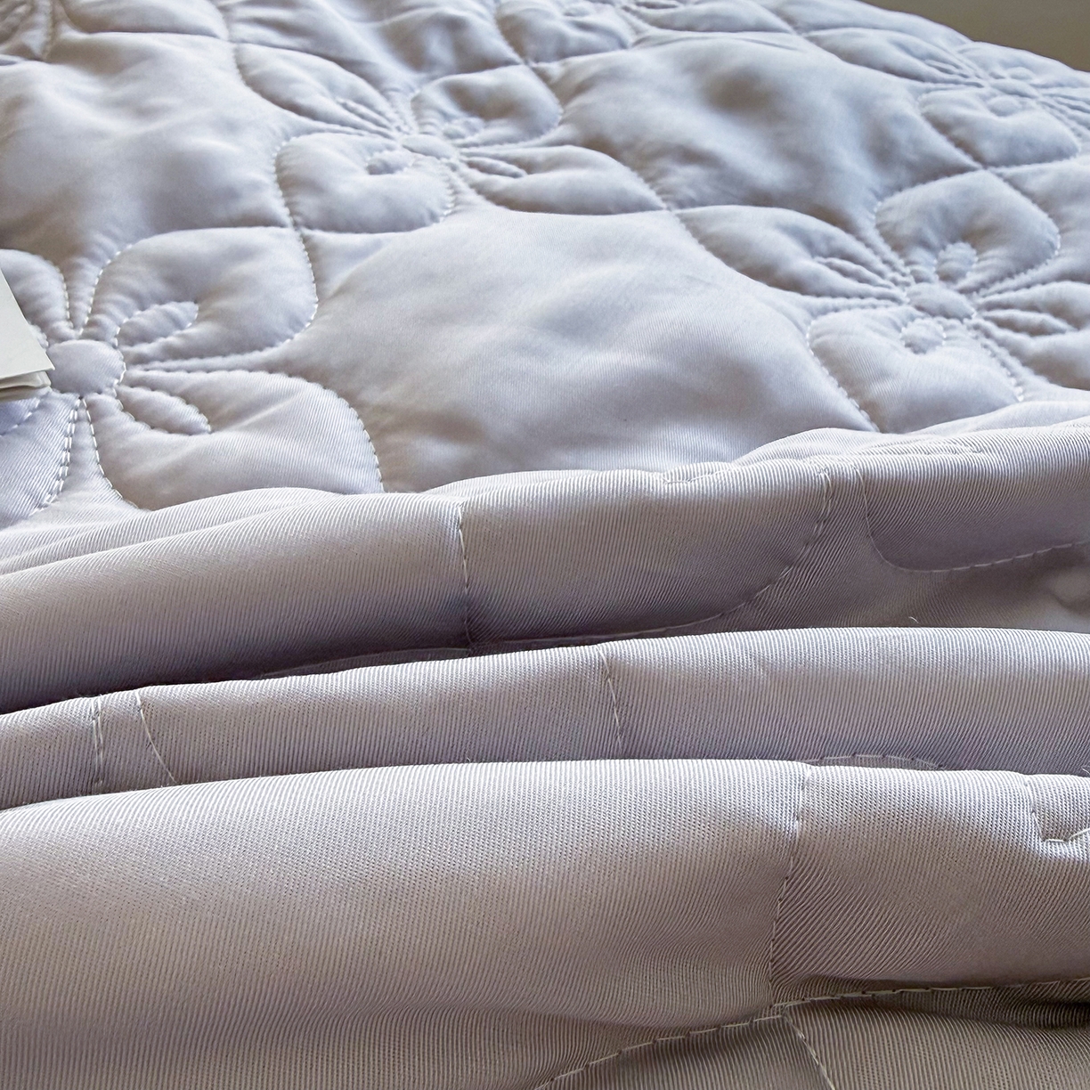 91家纺网 家纺一手货源 找家纺 三俏家纺 2026新款60支双面天丝床盖纯色 香芋紫