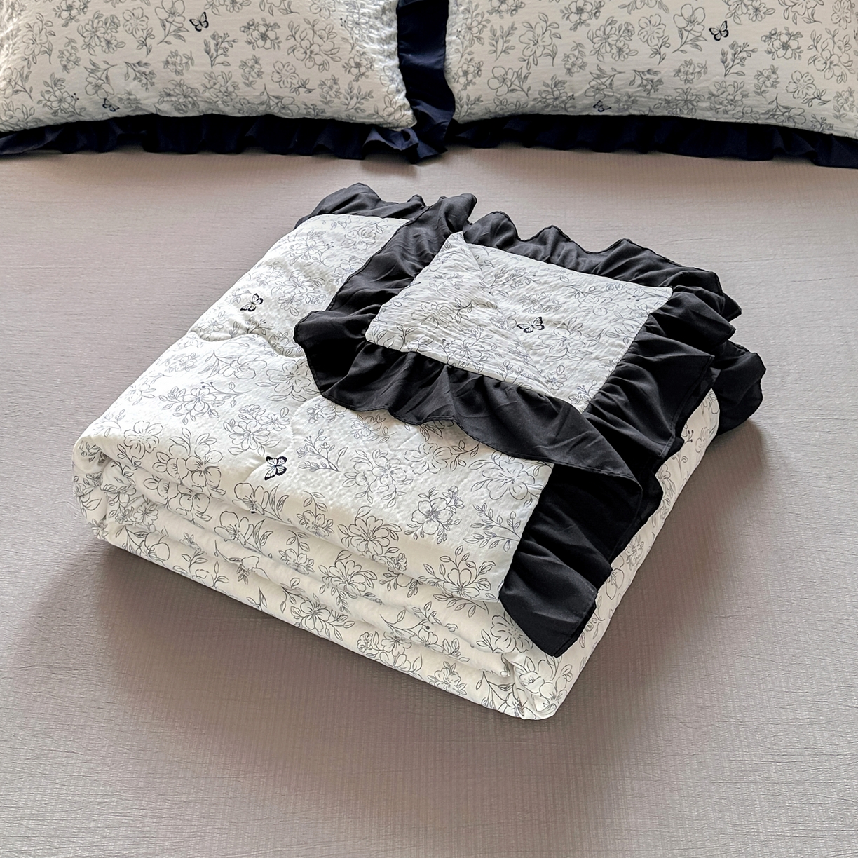 91家纺网 家纺一手货源 找家纺 （总）优卡迪家纺馆 2026新款皱皱棉黑花边夏被四件套下载文件包含买家秀