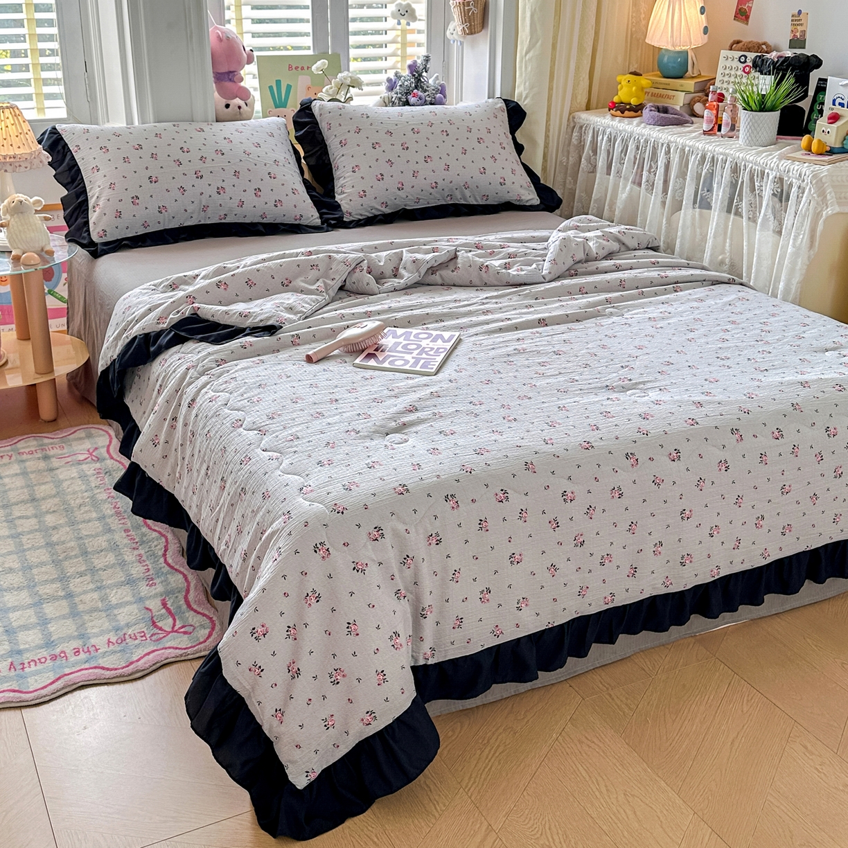 91家纺网 家纺一手货源 找家纺 优卡迪家纺馆 2026新款皱皱棉黑花边夏被四件套下载文件包含买家秀 花园日记(花边款)