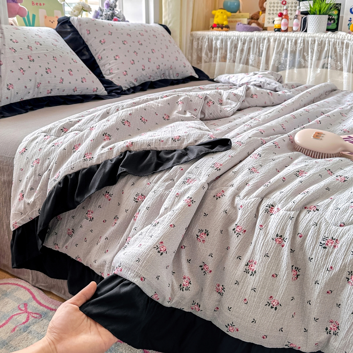 91家纺网 家纺一手货源 找家纺 优卡迪家纺馆 2026新款皱皱棉黑花边夏被四件套下载文件包含买家秀 花园日记(花边款)