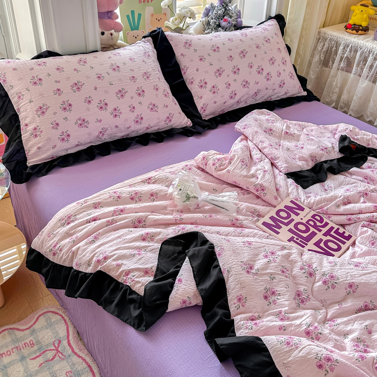 91家纺网 家纺一手货源 找家纺 优卡迪家纺馆 2026新款皱皱棉黑花边夏被四件套下载文件包含买家秀 午后甜梦(花边款)