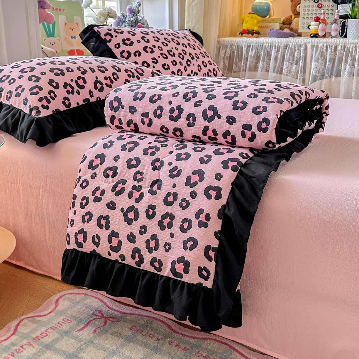 91家纺网 家纺一手货源 找家纺 优卡迪家纺馆 2026新款皱皱棉黑花边夏被四件套下载文件包含买家秀 云影星斑-粉(花边款)