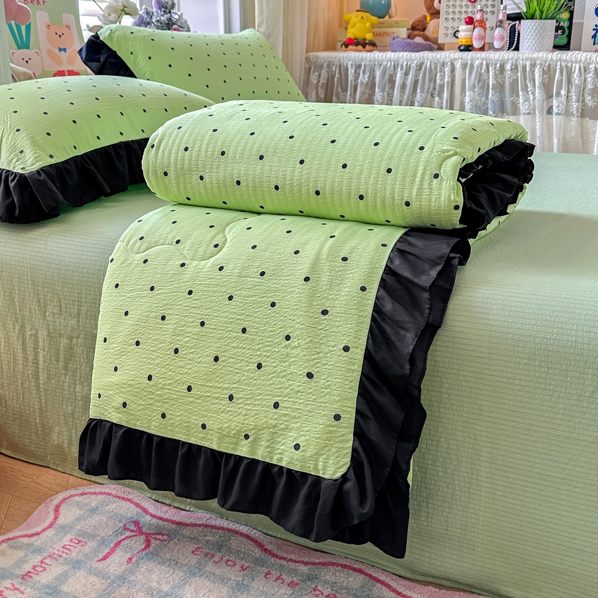 91家纺网 家纺一手货源 找家纺 优卡迪家纺馆 2026新款皱皱棉黑花边夏被四件套下载文件包含买家秀 波点生活-绿(花边款)