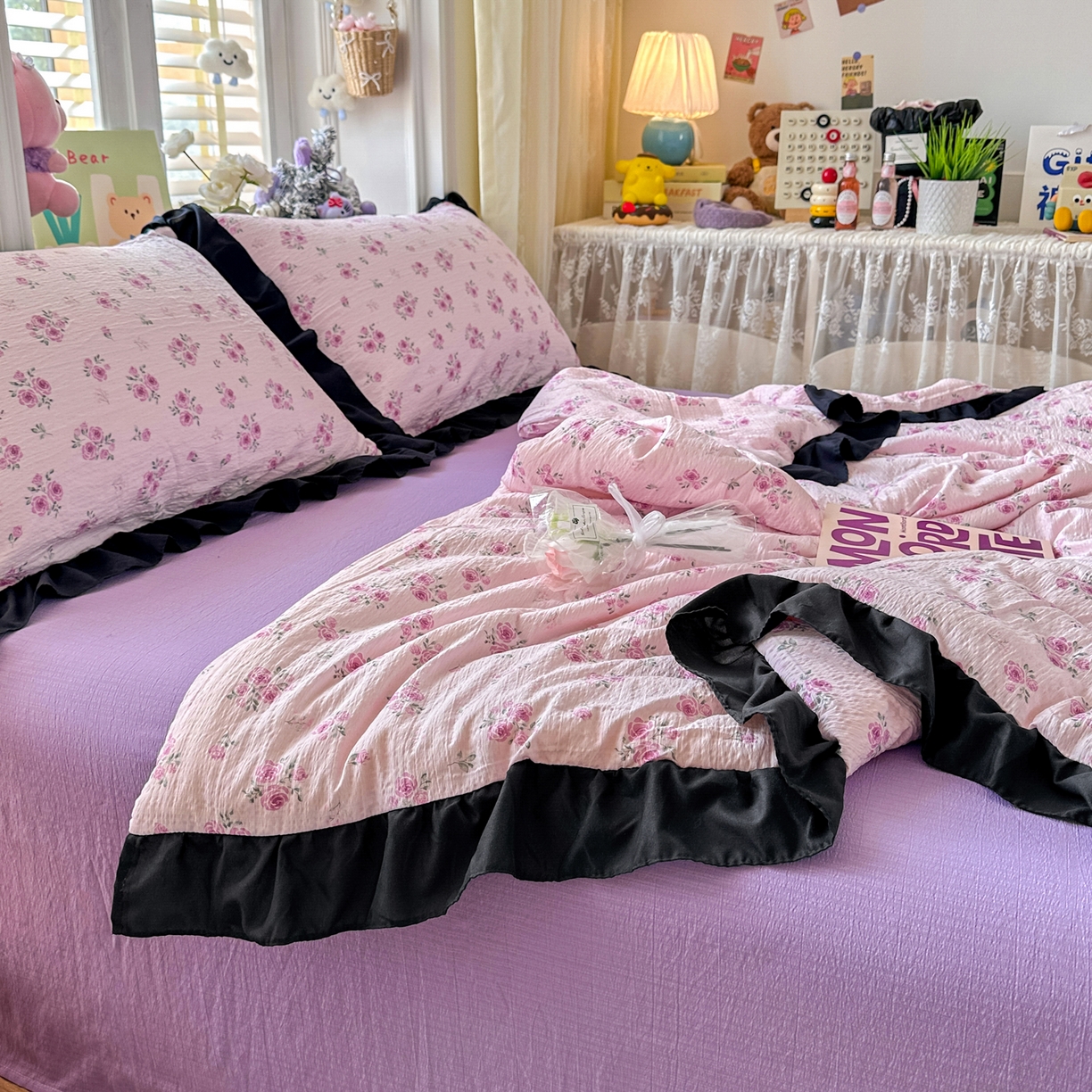 91家纺网 家纺一手货源 找家纺 优卡迪家纺馆 2026新款皱皱棉黑花边夏被四件套下载文件包含买家秀 午后甜梦(花边款)