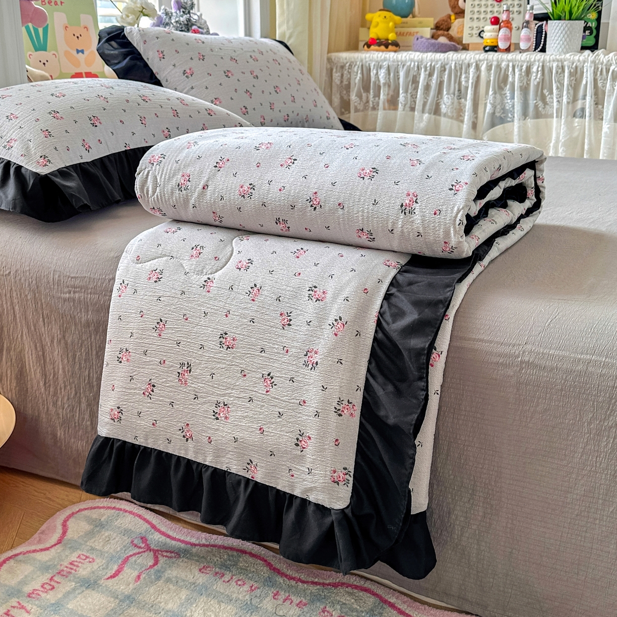 91家纺网 家纺一手货源 找家纺 优卡迪家纺馆 2026新款皱皱棉黑花边夏被四件套下载文件包含买家秀 花园日记(花边款)