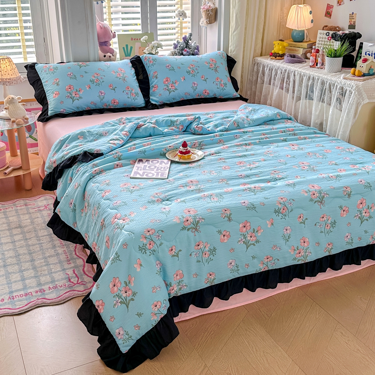 91家纺网 家纺一手货源 找家纺 优卡迪家纺馆 2026新款皱皱棉黑花边夏被四件套下载文件包含买家秀 泡沫之夏(花边款)