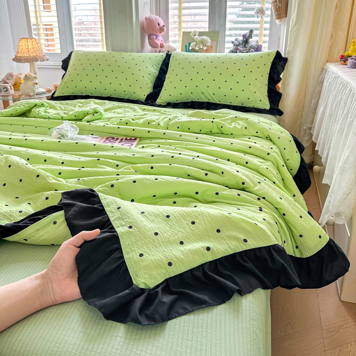 91家纺网 家纺一手货源 找家纺 优卡迪家纺馆 2026新款皱皱棉黑花边夏被四件套下载文件包含买家秀 波点生活-绿(花边款)