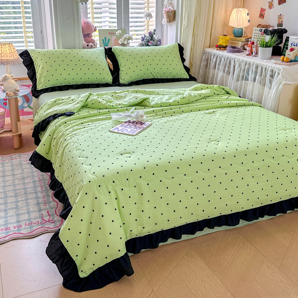 91家纺网 家纺一手货源 找家纺 优卡迪家纺馆 2026新款皱皱棉黑花边夏被四件套下载文件包含买家秀 波点生活-绿(花边款)