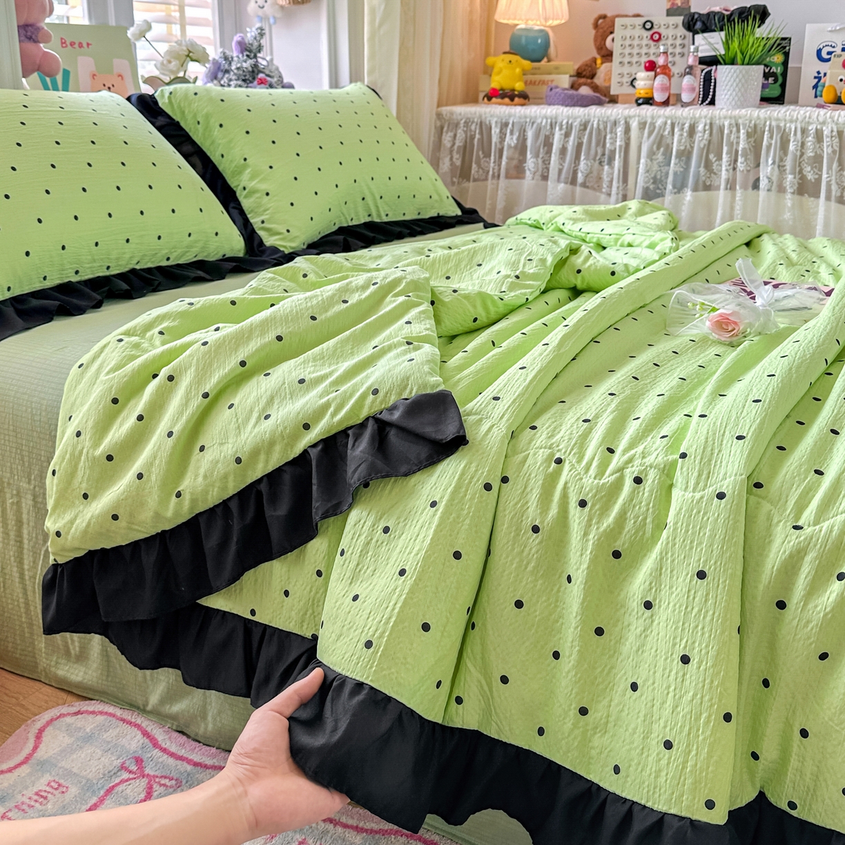 91家纺网 家纺一手货源 找家纺 优卡迪家纺馆 2026新款皱皱棉黑花边夏被四件套下载文件包含买家秀 波点生活-绿(花边款)