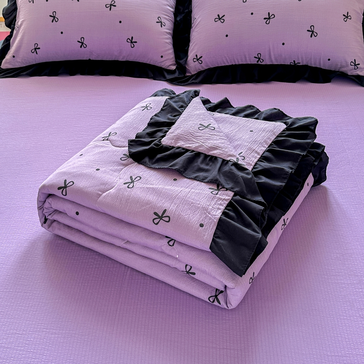 91家纺网 家纺一手货源 找家纺 优卡迪家纺馆 2026新款皱皱棉黑花边夏被四件套下载文件包含买家秀 紫苏(花边款)
