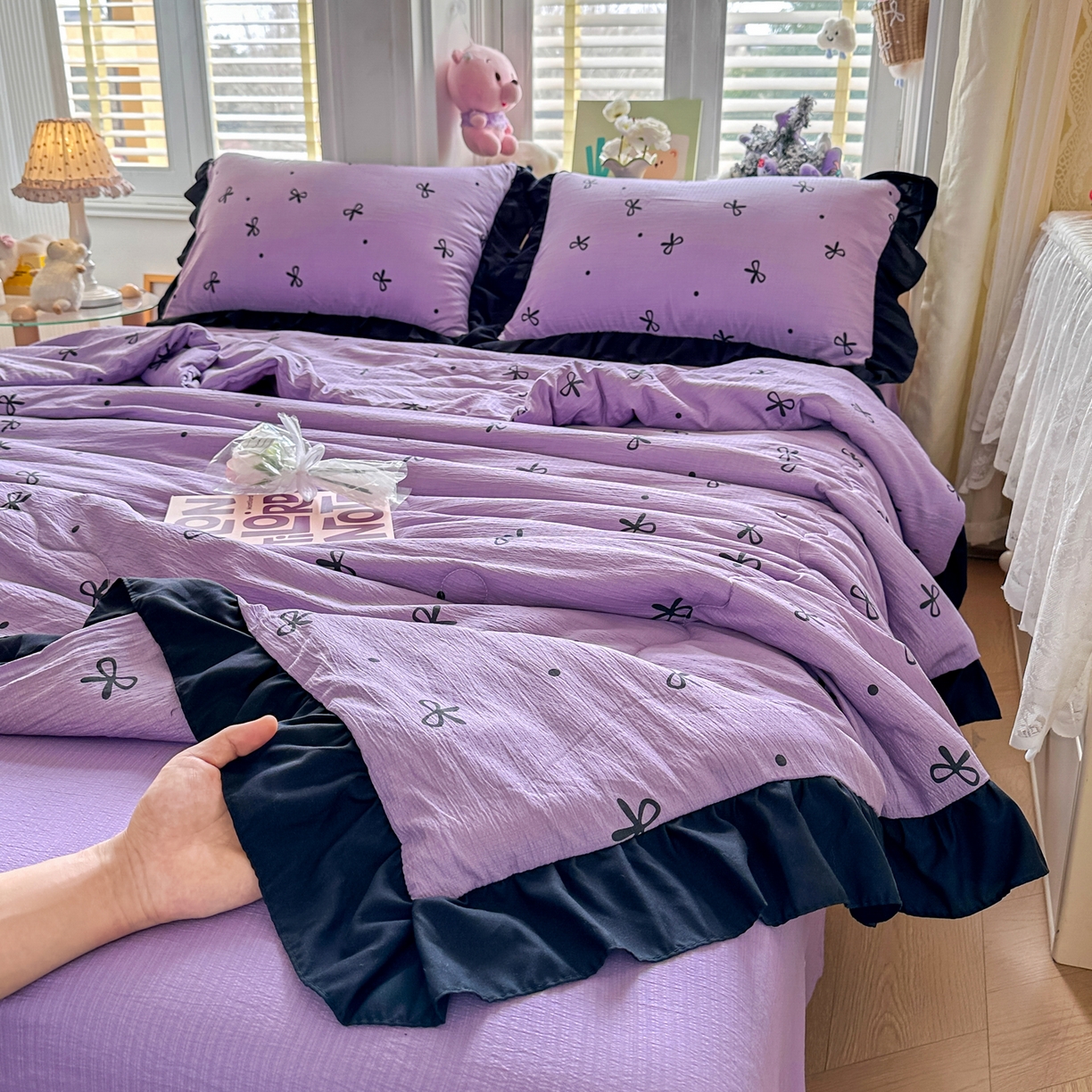 91家纺网 家纺一手货源 找家纺 优卡迪家纺馆 2026新款皱皱棉黑花边夏被四件套下载文件包含买家秀 紫苏(花边款)