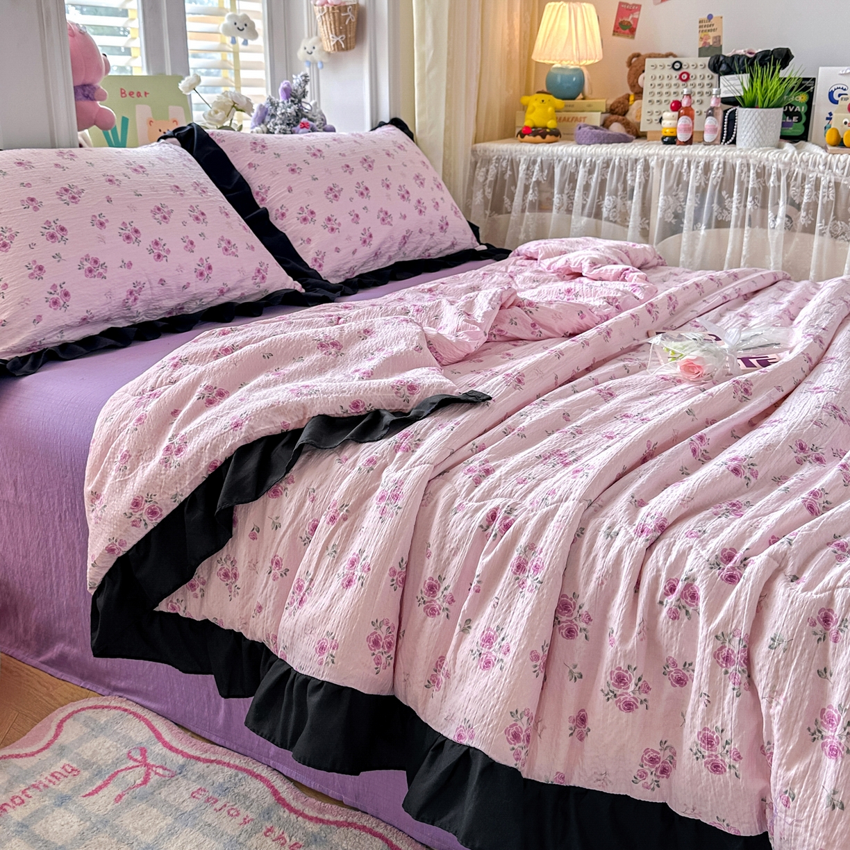 91家纺网 家纺一手货源 找家纺 优卡迪家纺馆 2026新款皱皱棉黑花边夏被四件套下载文件包含买家秀 午后甜梦(花边款)