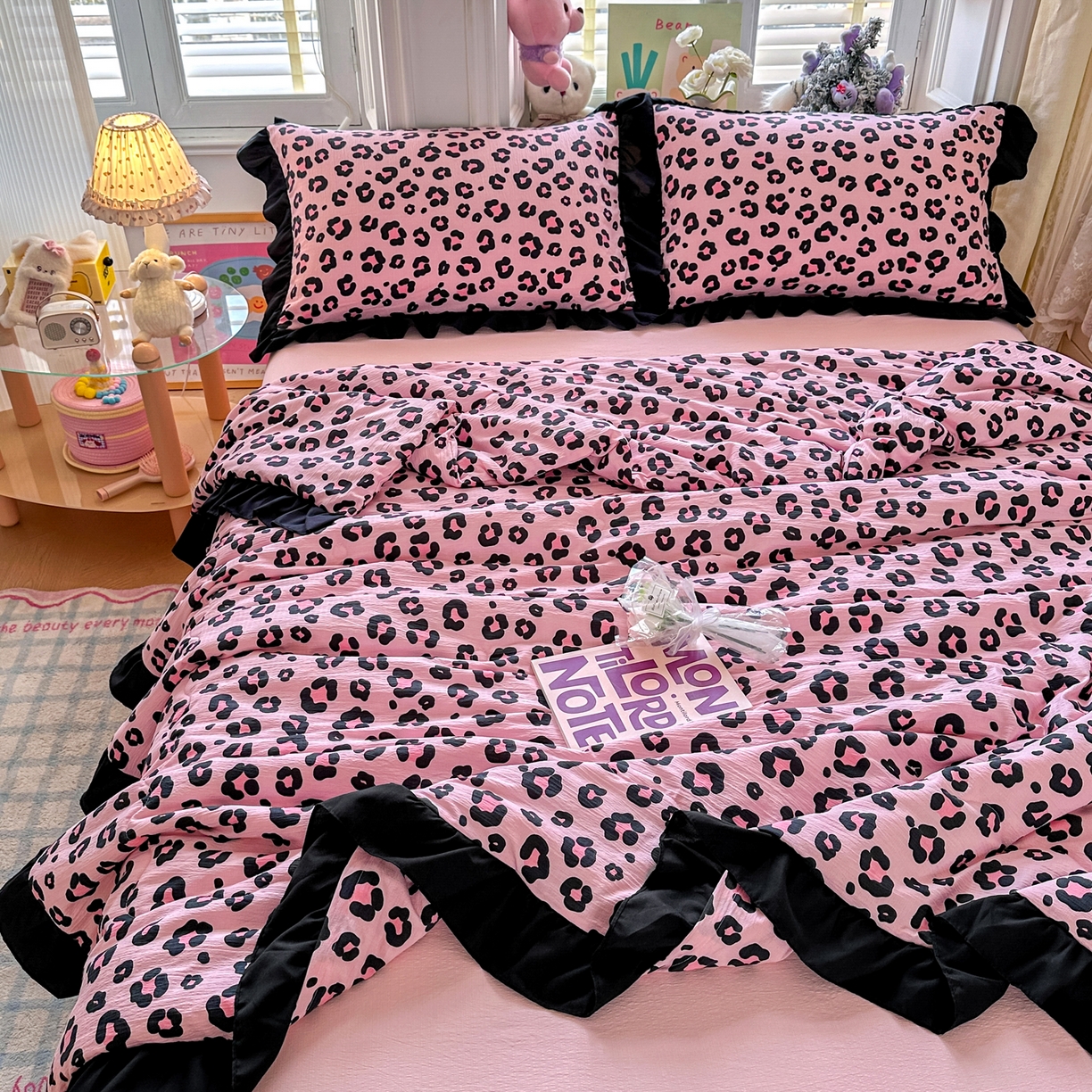 91家纺网 家纺一手货源 找家纺 优卡迪家纺馆 2026新款皱皱棉黑花边夏被四件套下载文件包含买家秀 云影星斑-粉(花边款)