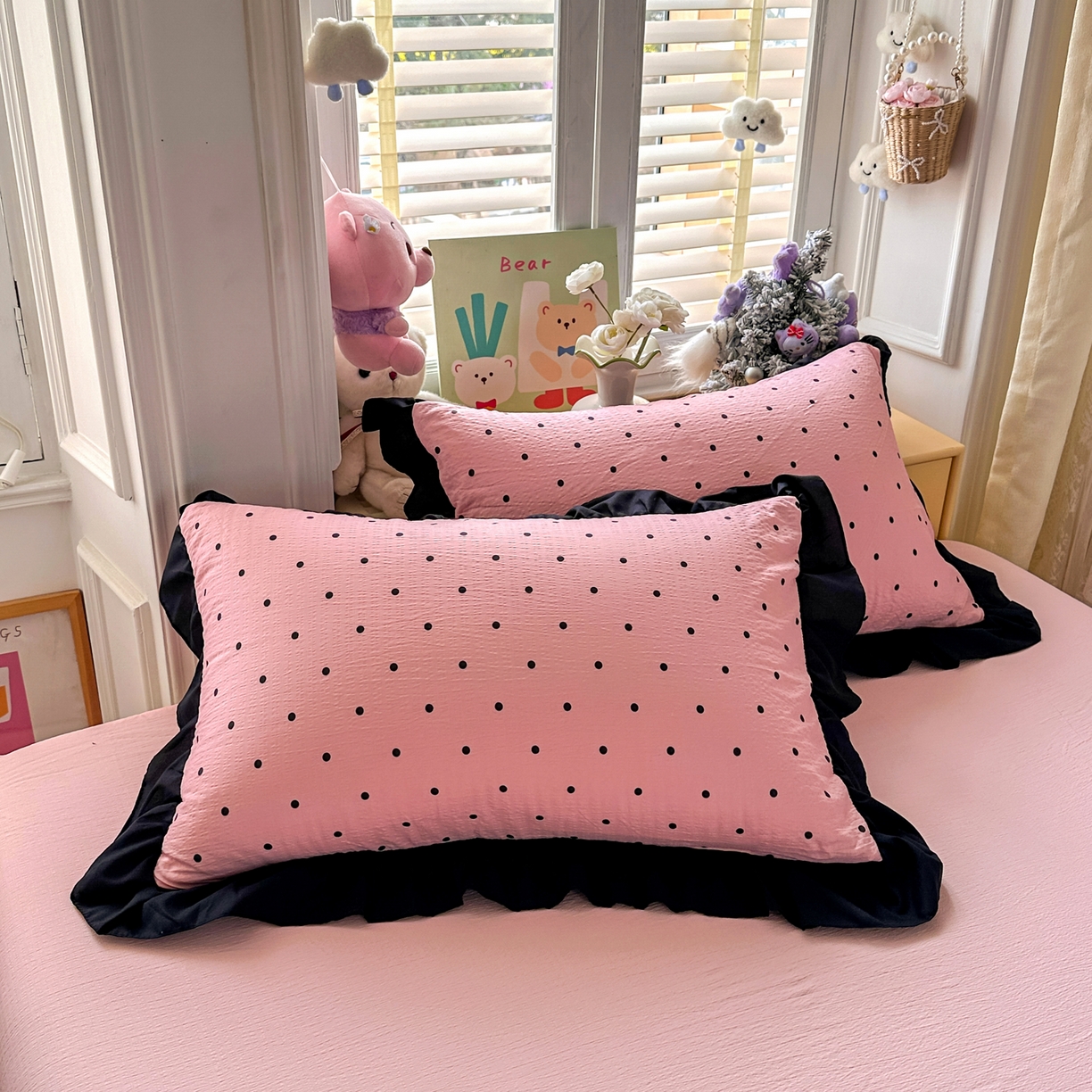 91家纺网 家纺一手货源 找家纺 优卡迪家纺馆 2026新款皱皱棉黑花边夏被四件套下载文件包含买家秀 波点生活-粉(花边款)