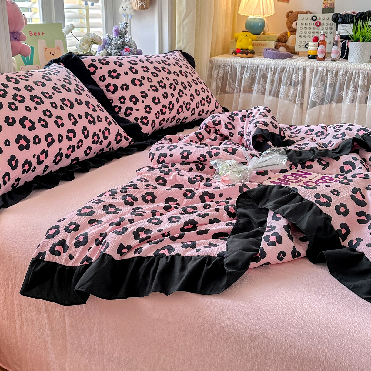 91家纺网 家纺一手货源 找家纺 优卡迪家纺馆 2026新款皱皱棉黑花边夏被四件套下载文件包含买家秀 云影星斑-粉(花边款)