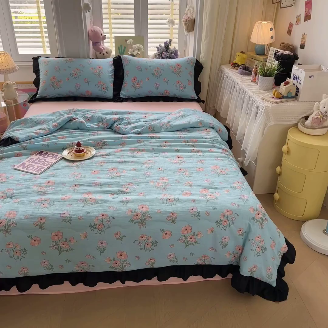 91家纺网 家纺一手货源 找家纺 优卡迪家纺馆 2026新款皱皱棉黑花边夏被四件套下载文件包含买家秀 泡沫之夏(花边款)