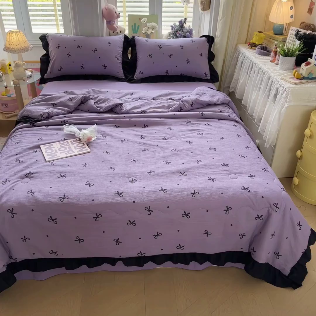 91家纺网 家纺一手货源 找家纺 优卡迪家纺馆 2026新款皱皱棉黑花边夏被四件套下载文件包含买家秀 紫苏(花边款)