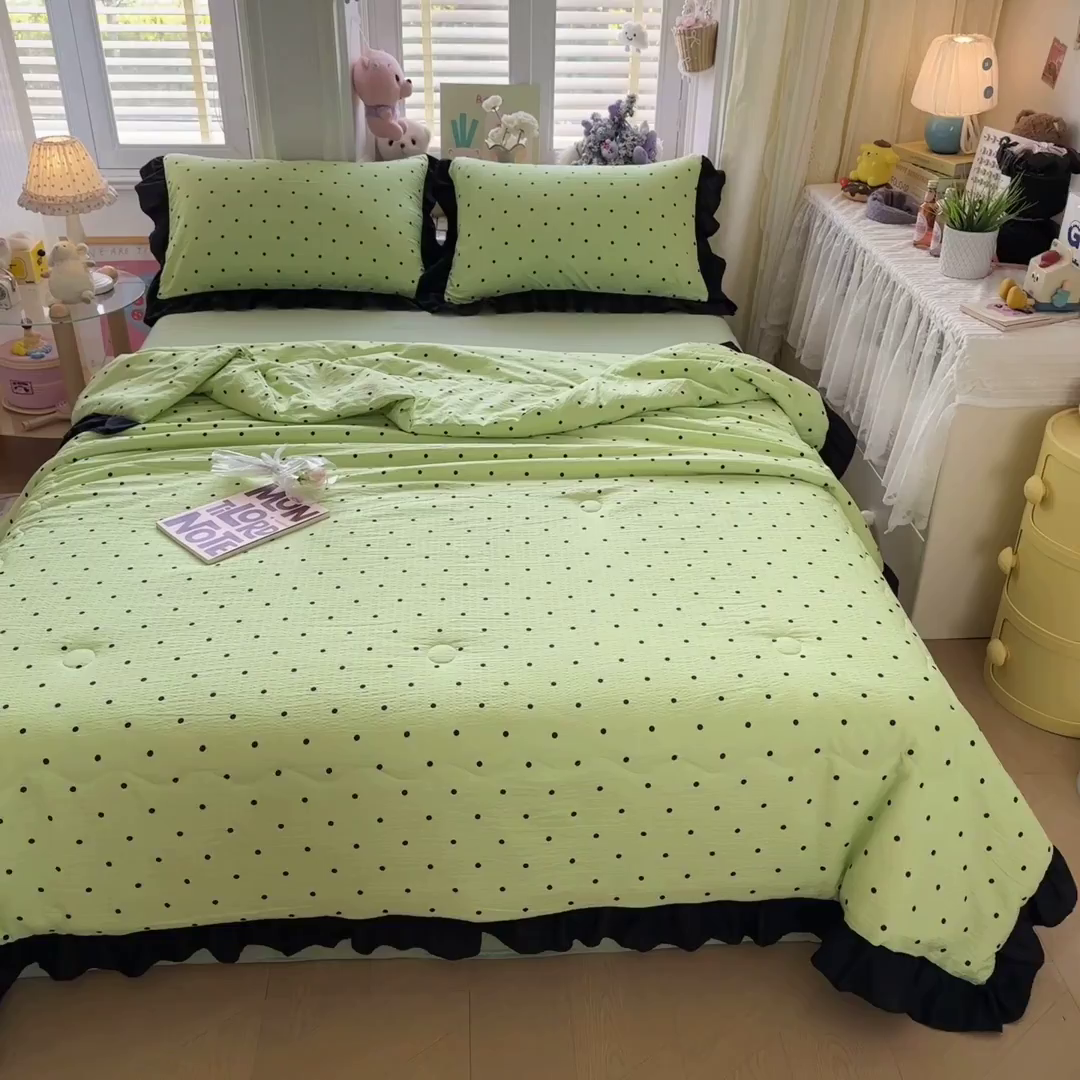 91家纺网 家纺一手货源 找家纺 优卡迪家纺馆 2026新款皱皱棉黑花边夏被四件套下载文件包含买家秀 波点生活-绿(花边款)