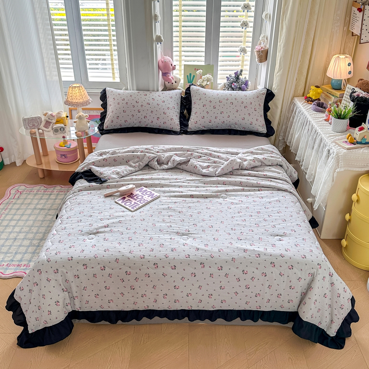 91家纺网 家纺一手货源 找家纺 优卡迪家纺馆 2026新款皱皱棉黑花边夏被四件套下载文件包含买家秀 花园日记(花边款)