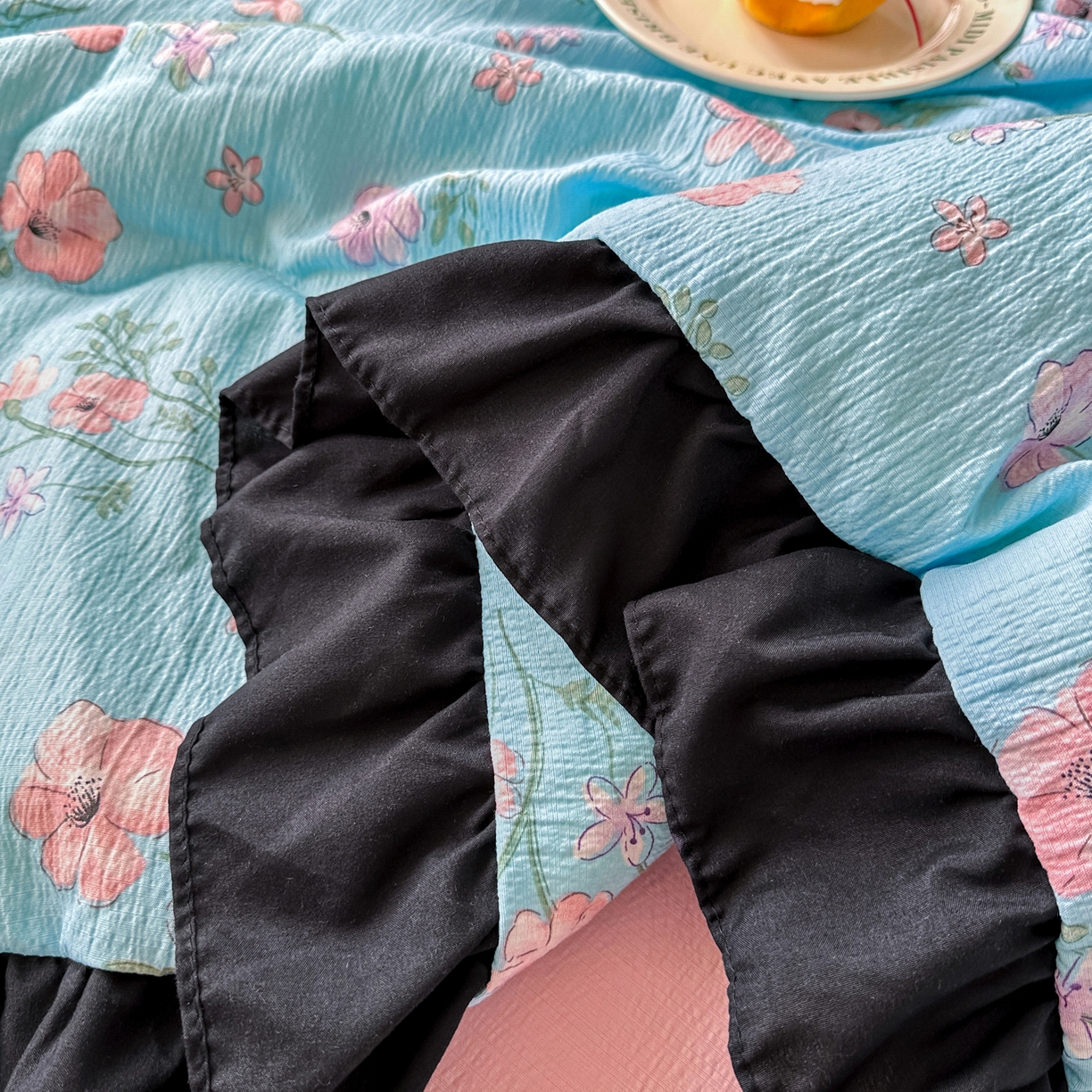 91家纺网 家纺一手货源 找家纺 优卡迪家纺馆 2026新款皱皱棉黑花边夏被四件套下载文件包含买家秀 泡沫之夏(花边款)