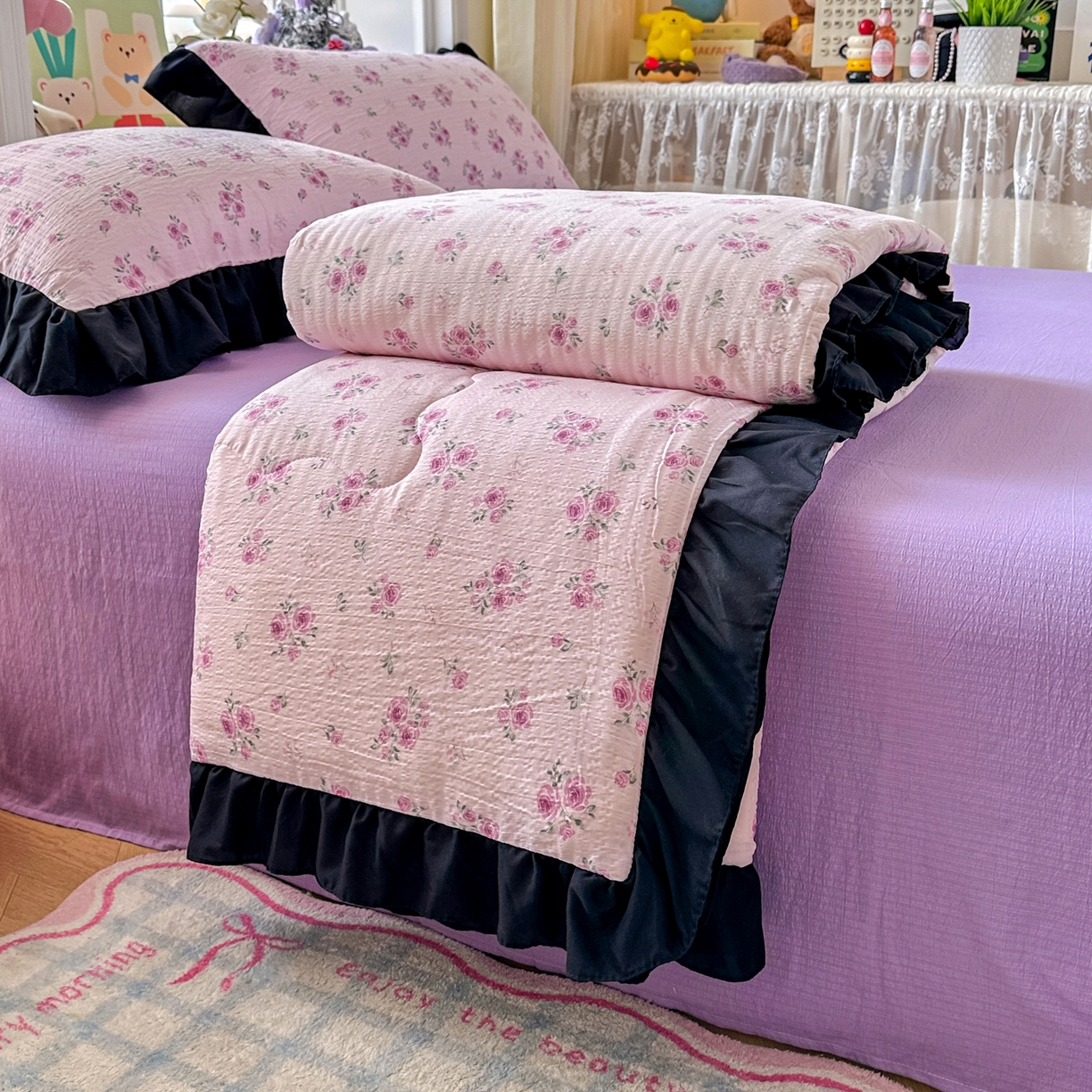 91家纺网 家纺一手货源 找家纺 优卡迪家纺馆 2026新款皱皱棉黑花边夏被四件套下载文件包含买家秀 午后甜梦(花边款)