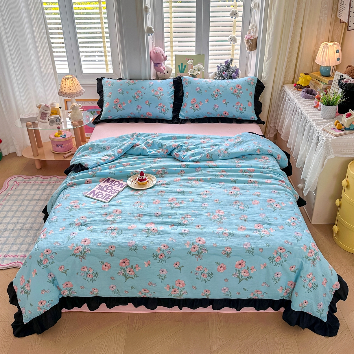 91家纺网 家纺一手货源 找家纺 优卡迪家纺馆 2026新款皱皱棉黑花边夏被四件套下载文件包含买家秀 泡沫之夏(花边款)