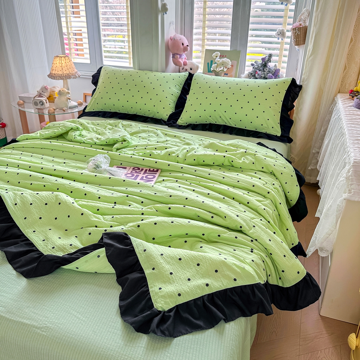 91家纺网 家纺一手货源 找家纺 优卡迪家纺馆 2026新款皱皱棉黑花边夏被四件套下载文件包含买家秀 波点生活-绿(花边款)