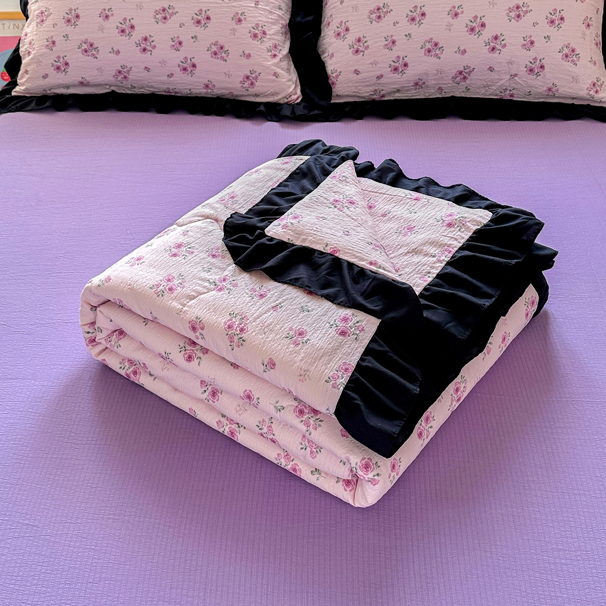 91家纺网 家纺一手货源 找家纺 优卡迪家纺馆 2026新款皱皱棉黑花边夏被四件套下载文件包含买家秀 午后甜梦(花边款)