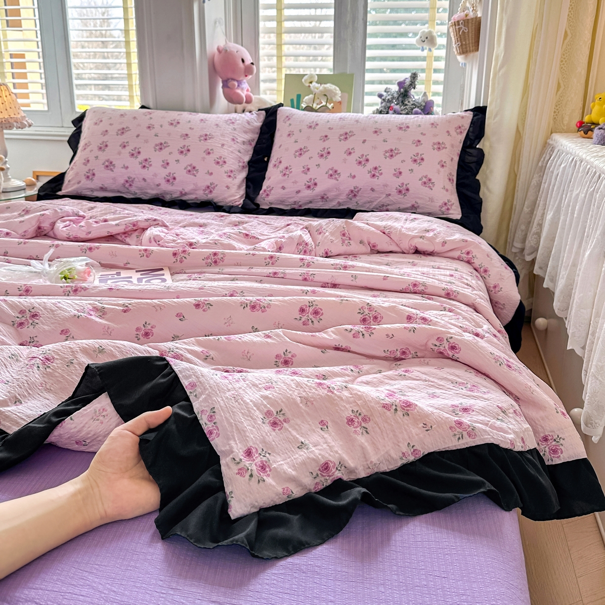 91家纺网 家纺一手货源 找家纺 优卡迪家纺馆 2026新款皱皱棉黑花边夏被四件套下载文件包含买家秀 午后甜梦(花边款)