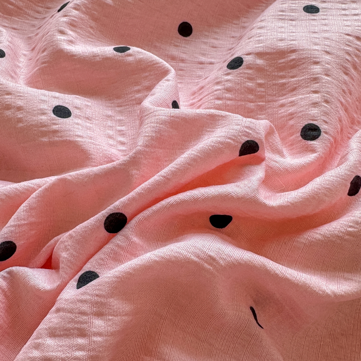 91家纺网 家纺一手货源 找家纺 优卡迪家纺馆 2026新款皱皱棉黑花边夏被四件套下载文件包含买家秀 波点生活-粉(花边款)