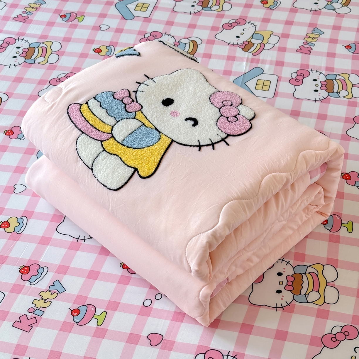 91家纺网 家纺一手货源 找家纺 优卡迪家纺馆 2026新款水洗棉印加绣夏被四件套下载文件包含买家秀 甜梦小喵-玉粉