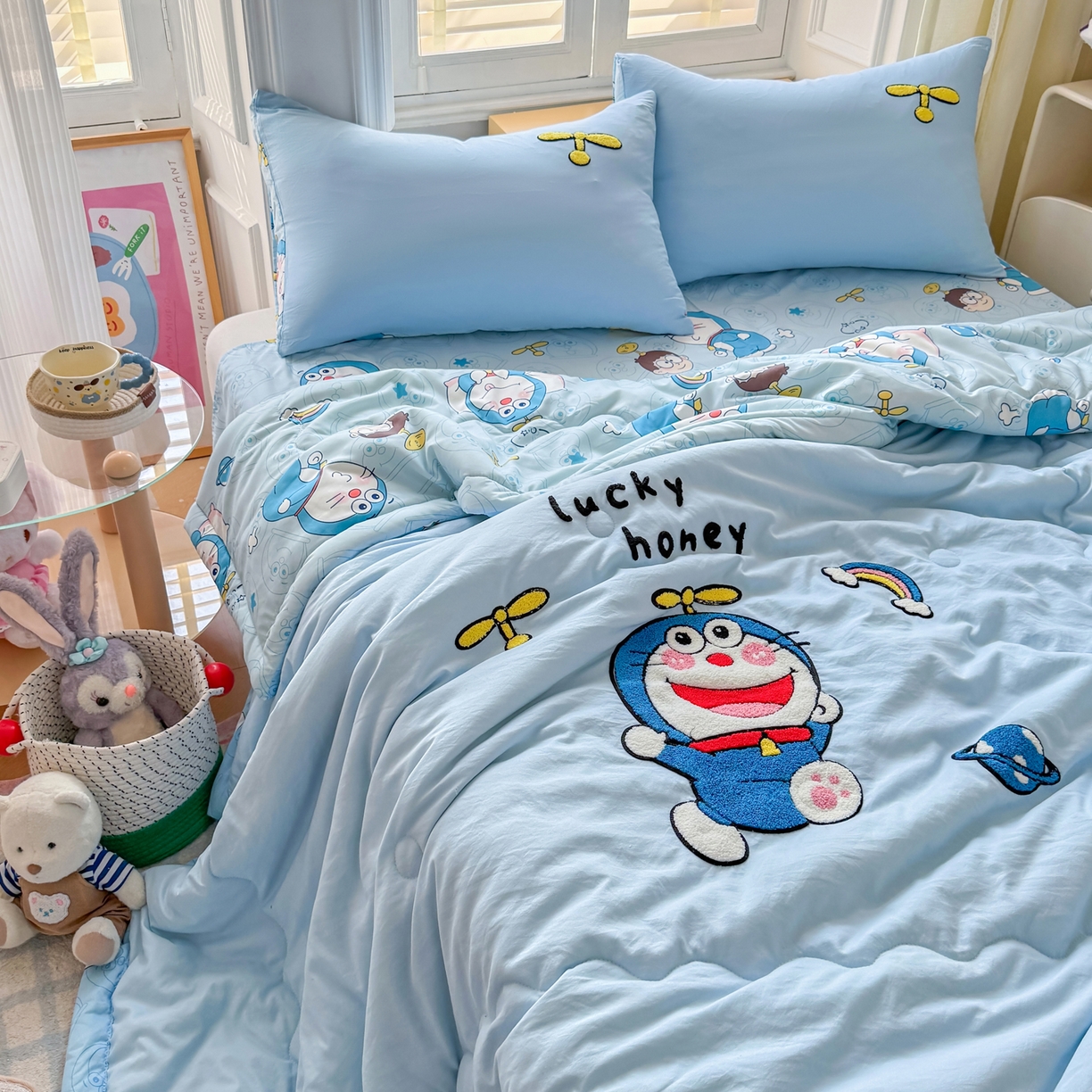 91家纺网 家纺一手货源 找家纺 优卡迪家纺馆 2026新款水洗棉印加绣夏被四件套下载文件包含买家秀 机器猫-天蓝