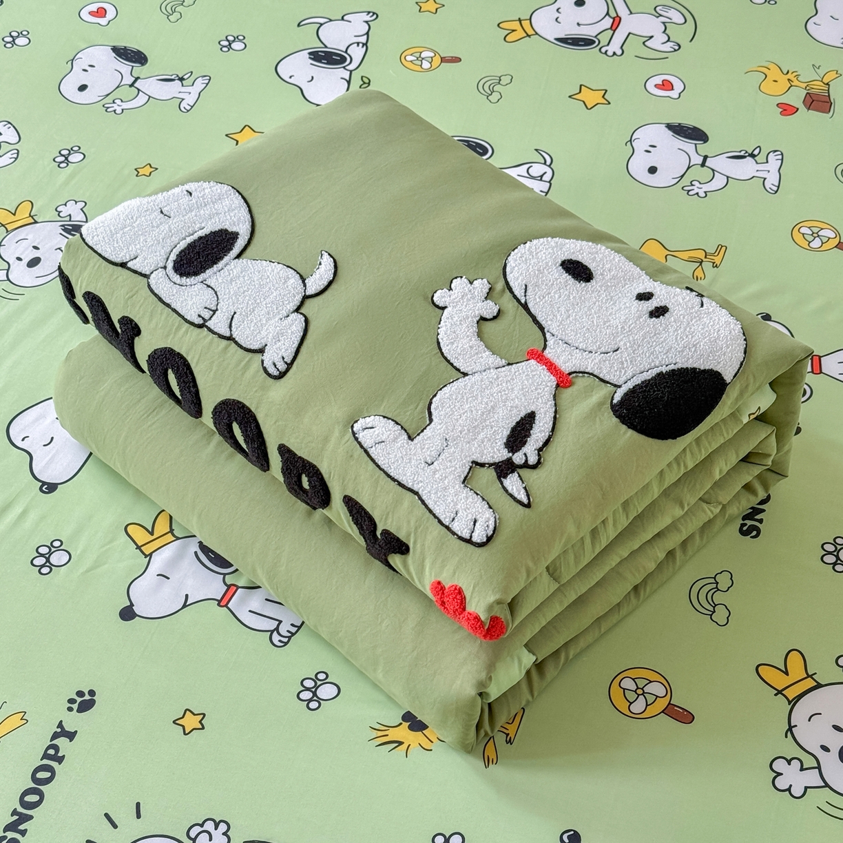 91家纺网 家纺一手货源 找家纺 优卡迪家纺馆 2026新款水洗棉印加绣夏被四件套下载文件包含买家秀 花生布丁狗-茶绿