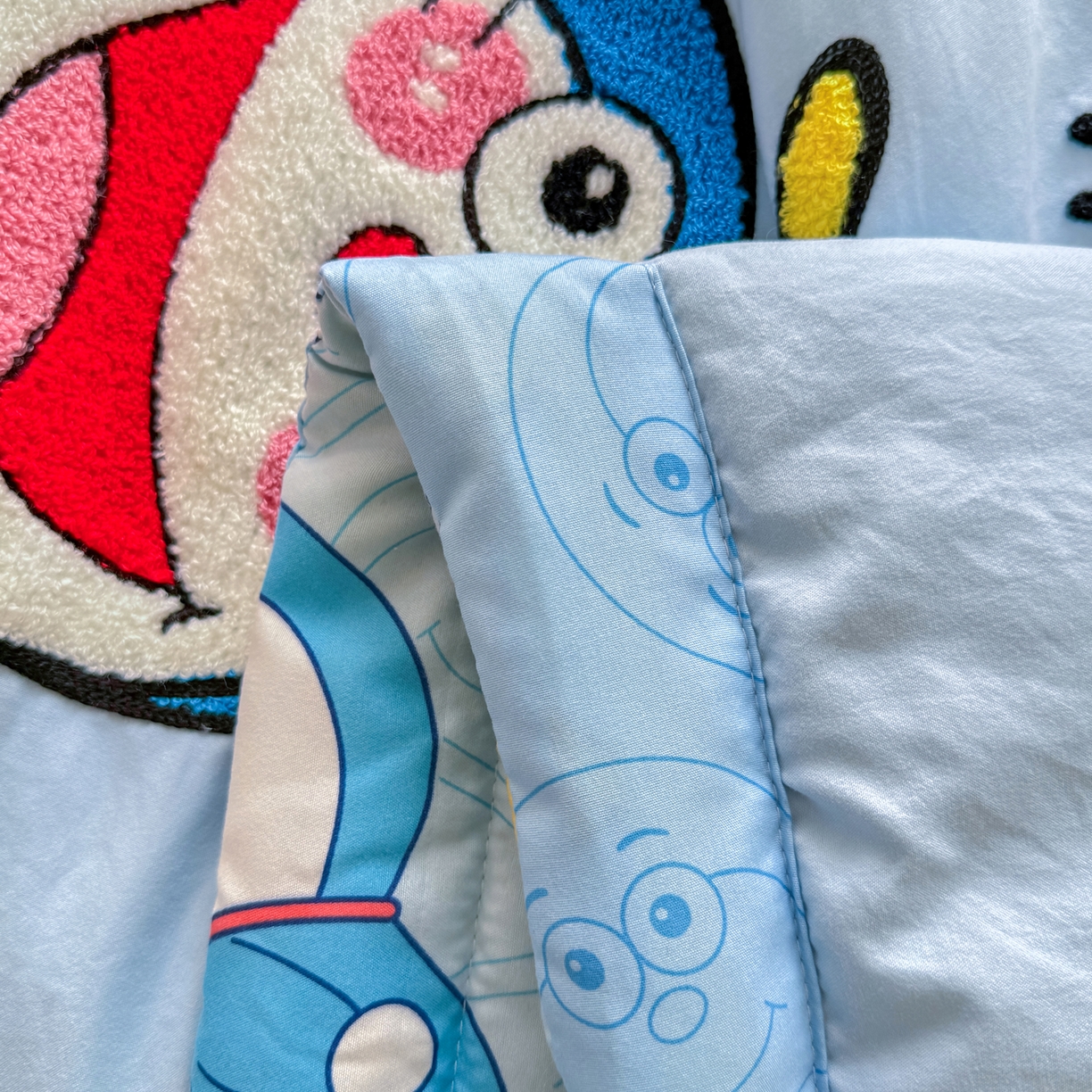 91家纺网 家纺一手货源 找家纺 优卡迪家纺馆 2026新款水洗棉印加绣夏被四件套下载文件包含买家秀 机器猫-天蓝