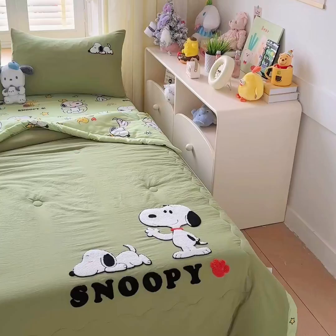 91家纺网 家纺一手货源 找家纺 优卡迪家纺馆 2026新款水洗棉印加绣夏被四件套下载文件包含买家秀 花生布丁狗-茶绿