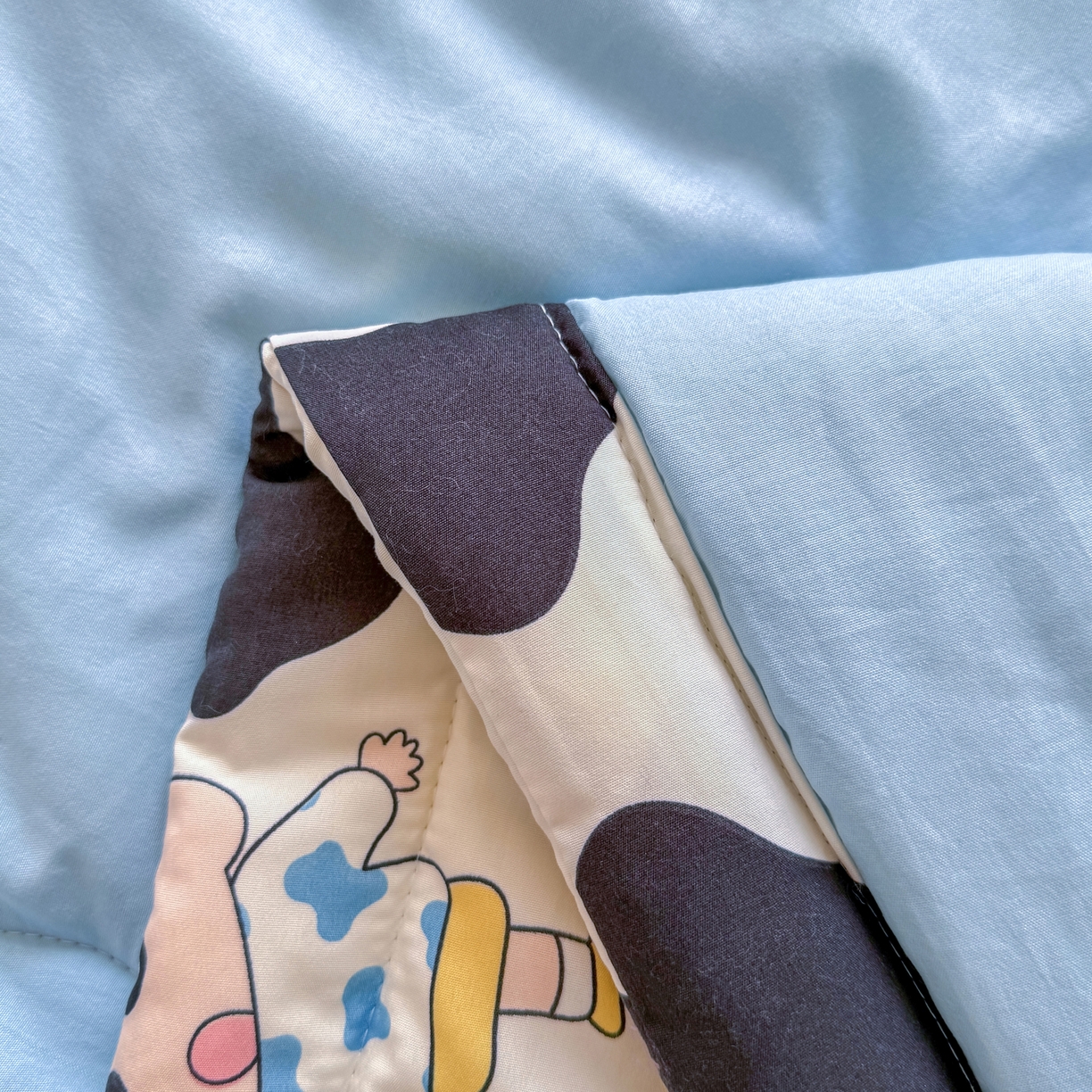 91家纺网 家纺一手货源 找家纺 优卡迪家纺馆 2026新款水洗棉印加绣夏被四件套下载文件包含买家秀 动感涂鸭-天蓝