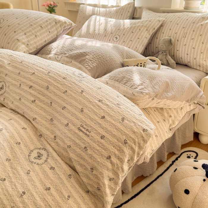 91家纺网 家纺一手货源 找家纺 凤杰家纺 2026新款云感双层纱床盖四件套 暖灰蝶影