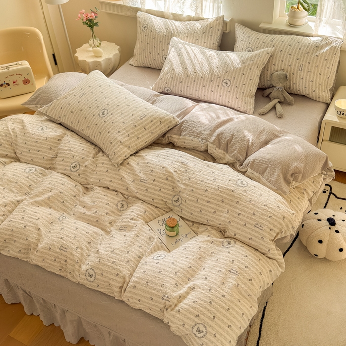 91家纺网 家纺一手货源 找家纺 凤杰家纺 2026新款云感双层纱床盖四件套 暖灰蝶影