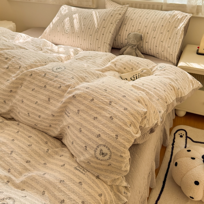 91家纺网 家纺一手货源 找家纺 凤杰家纺 2026新款云感双层纱床盖四件套 暖灰蝶影