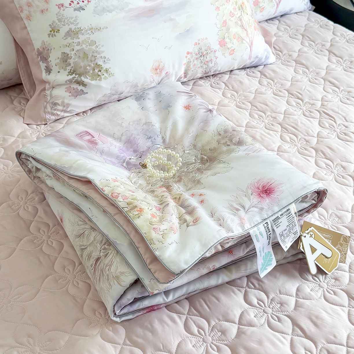 91家纺网 家纺一手货源 找家纺 （总）三俏家纺 2026新款夏被100%莱赛尔天丝数码印花床盖款夏被四件套60支天丝夏凉被