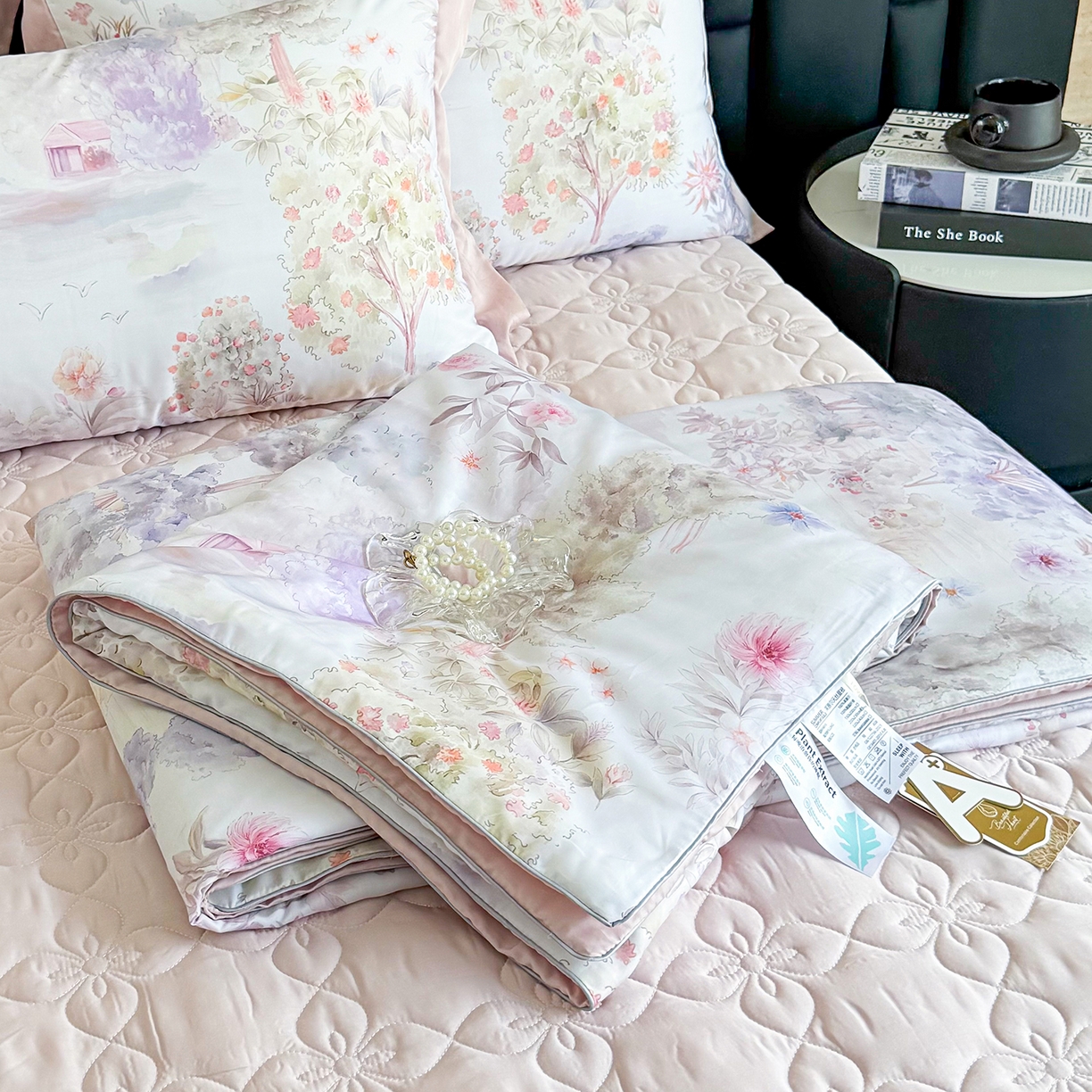 91家纺网 家纺一手货源 找家纺 （总）三俏家纺 2026新款夏被100%莱赛尔天丝数码印花床盖款夏被四件套60支天丝夏凉被