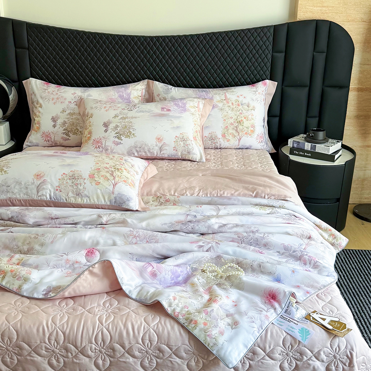 91家纺网 家纺一手货源 找家纺 （总）三俏家纺 2026新款夏被100%莱赛尔天丝数码印花床盖款夏被四件套60支天丝夏凉被