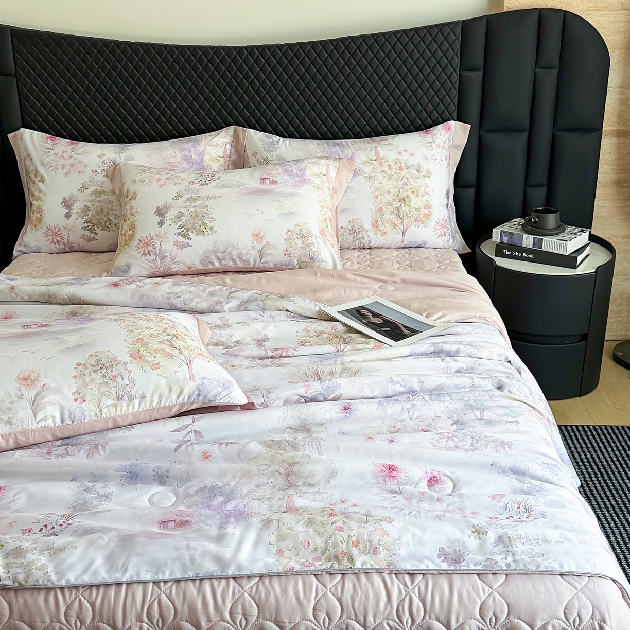 91家纺网 家纺一手货源 找家纺 （总）三俏家纺 2026新款夏被100%莱赛尔天丝数码印花床盖款夏被四件套60支天丝夏凉被