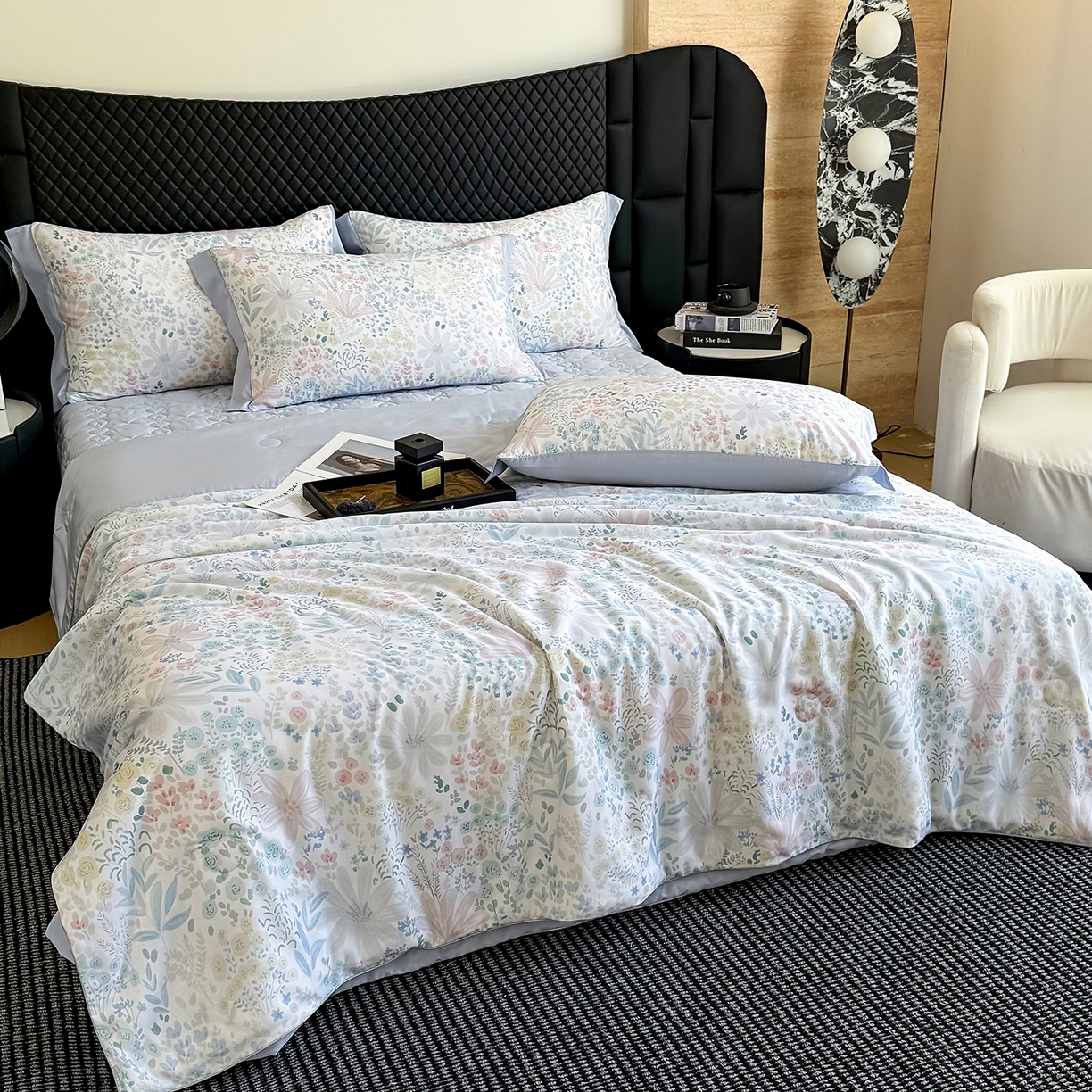 91家纺网 家纺一手货源 找家纺 三俏家纺 2026新款夏被100%莱赛尔天丝数码印花床盖款夏被四件套60支天丝夏凉被 漫花遍野