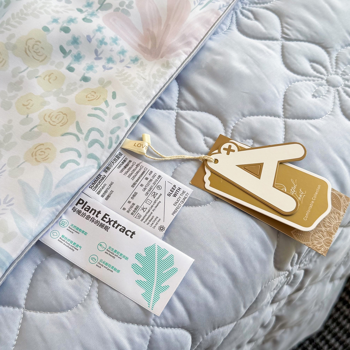 91家纺网 家纺一手货源 找家纺 三俏家纺 2026新款夏被100%莱赛尔天丝数码印花床盖款夏被四件套60支天丝夏凉被 漫花遍野