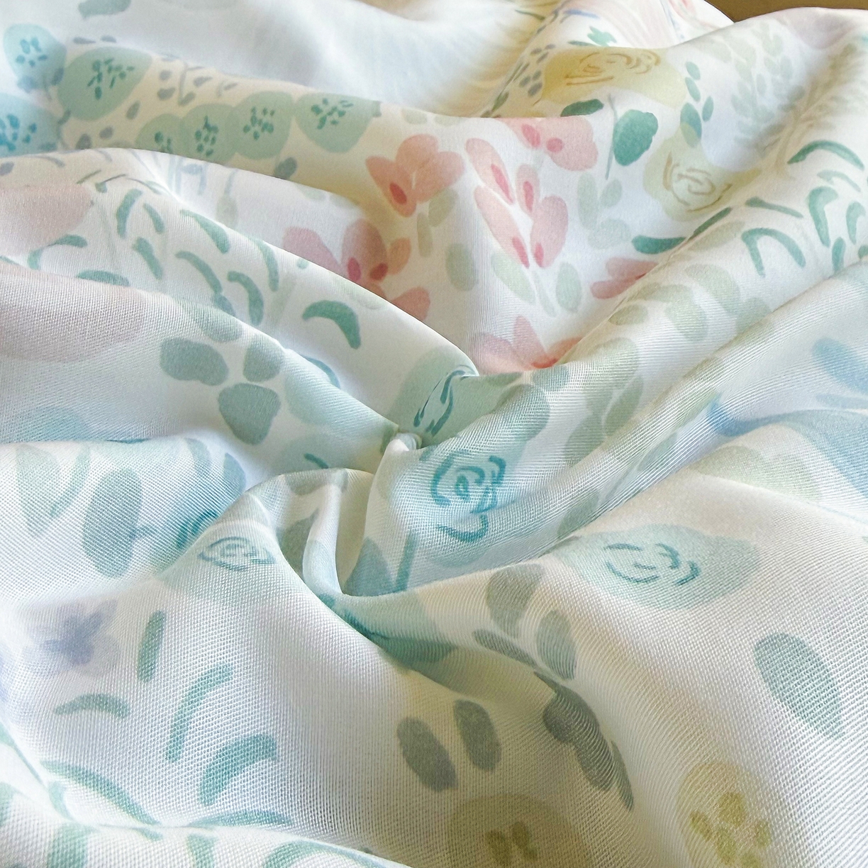 91家纺网 家纺一手货源 找家纺 三俏家纺 2026新款夏被100%莱赛尔天丝数码印花床盖款夏被四件套60支天丝夏凉被 漫花遍野