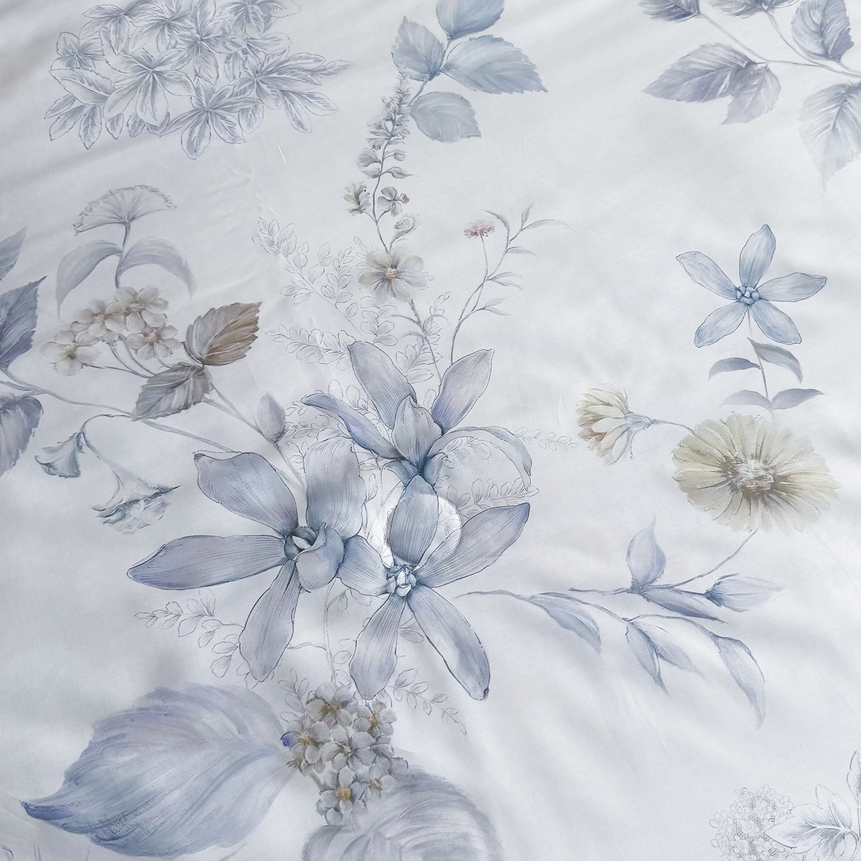 91家纺网 家纺一手货源 找家纺 三俏家纺 2026新款夏被100%莱赛尔天丝数码印花床盖款夏被四件套60支天丝夏凉被 雾蓝清欢