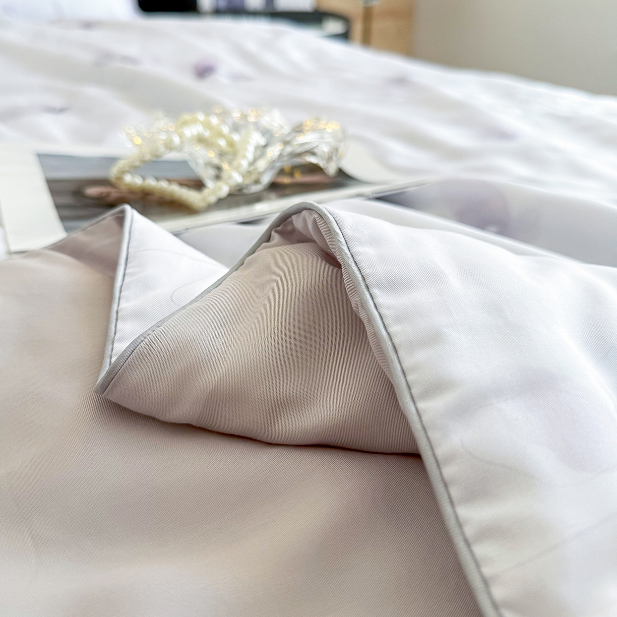 91家纺网 家纺一手货源 找家纺 三俏家纺 2026新款夏被100%莱赛尔天丝数码印花床盖款夏被四件套60支天丝夏凉被 紫蝶入梦