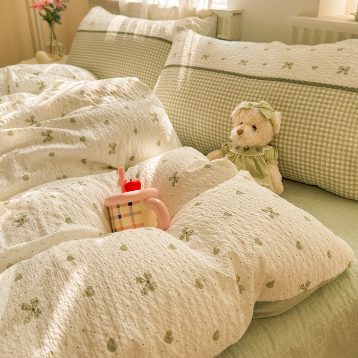 91家纺网 家纺一手货源 找家纺 凤杰家纺 2026新款云感双层纱床盖四件套 浅绿格纹