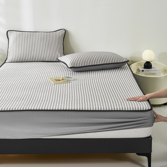 91家纺网 家纺一手货源 找家纺 （总）源舍家纺 2026新款乙纶PE国标凉席律动无印风条纹可机洗凉感值0.31床单款床笠款